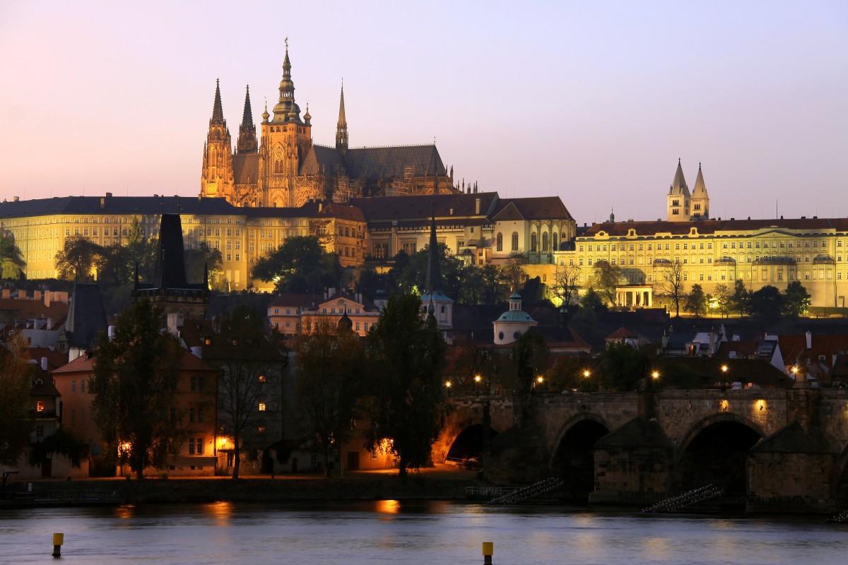 Sunrise and Sunset at Prague Castle: A Photographic Journey